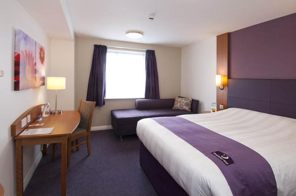 Premier Inn Inverness Centre - River Ness מראה חיצוני תמונה